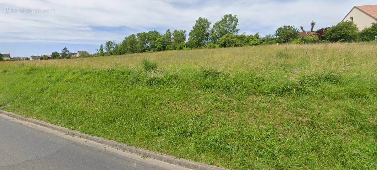 Terrain à FAVEROLLES-ET-COEMY