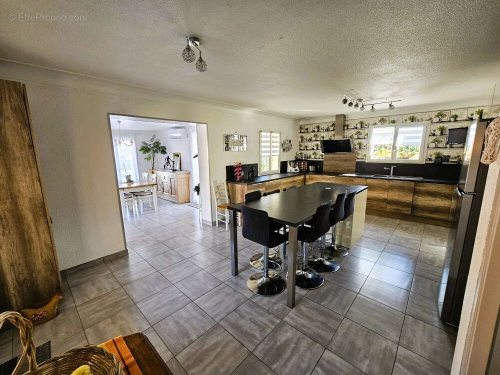 Maison à SAINT-LAURENT-DE-LA-SALANQUE