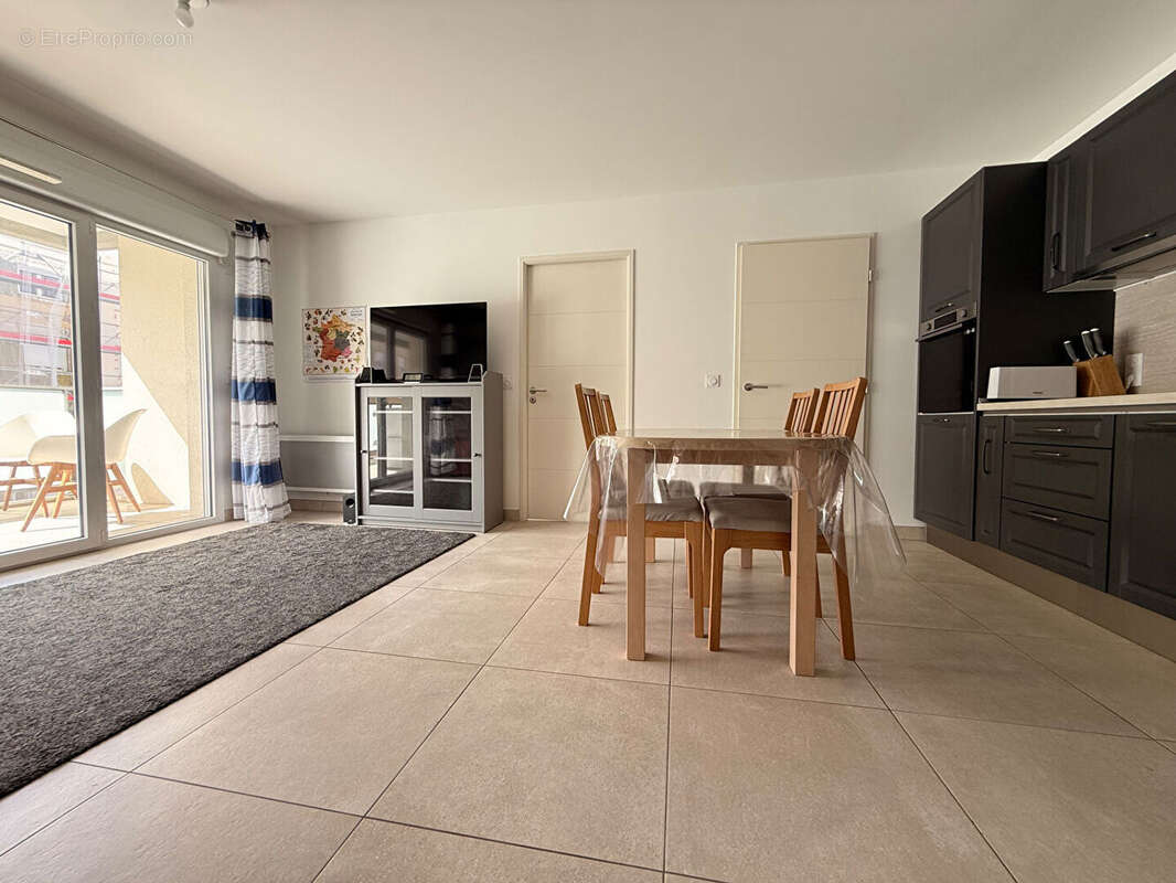 Appartement à SAINT-LAURENT-DU-VAR
