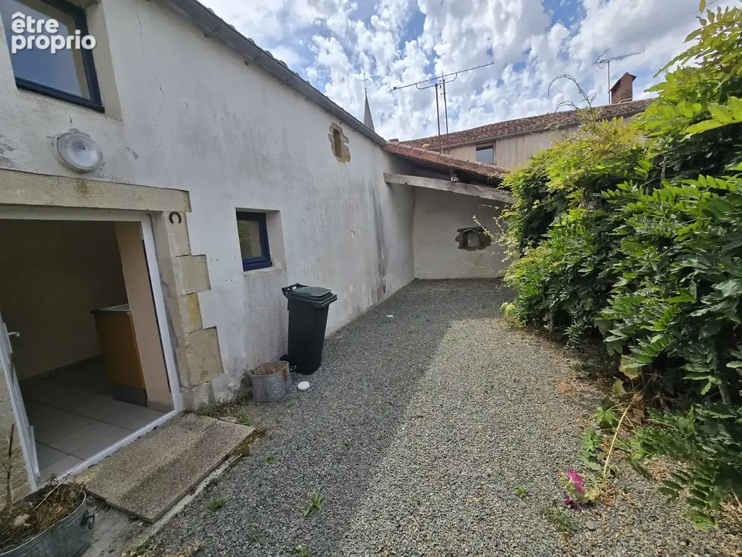 Maison de 69 m2 avec cour   Beau potentiel - photo 5