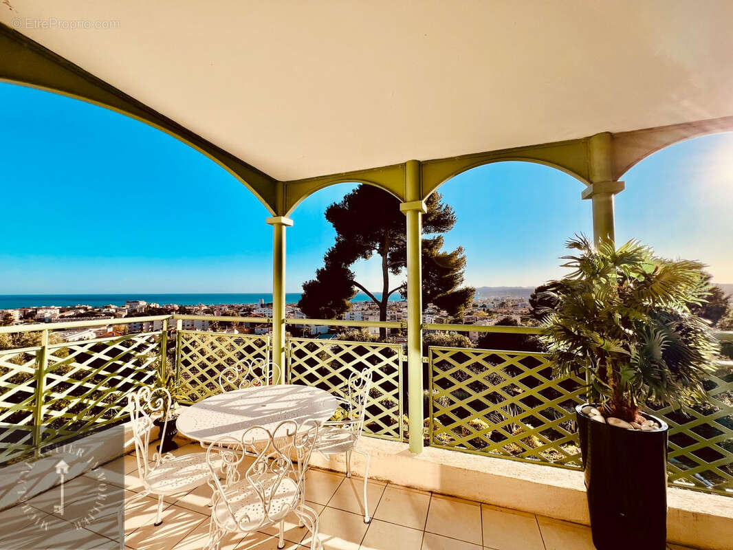 Appartement à SAINT-LAURENT-DU-VAR