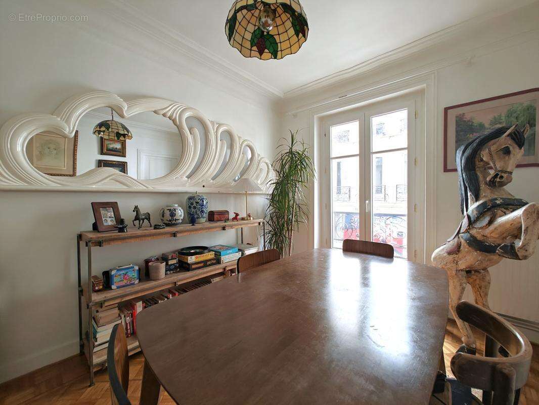 Appartement à PARIS-18E