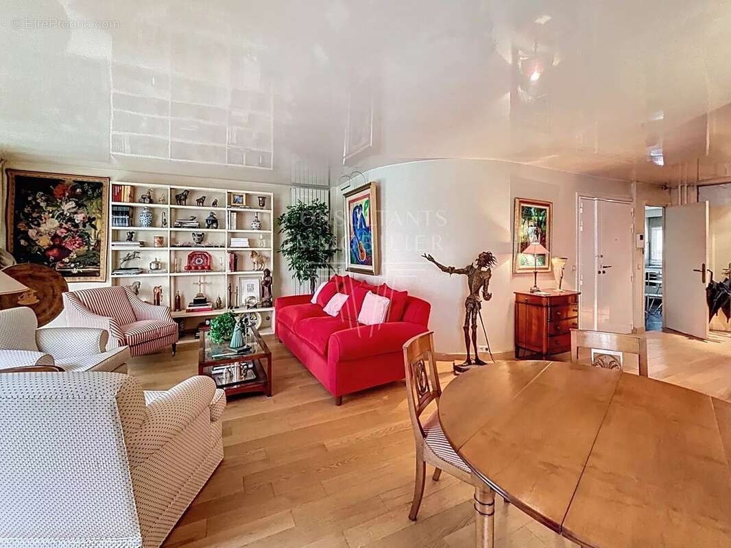 Appartement à PARIS-16E