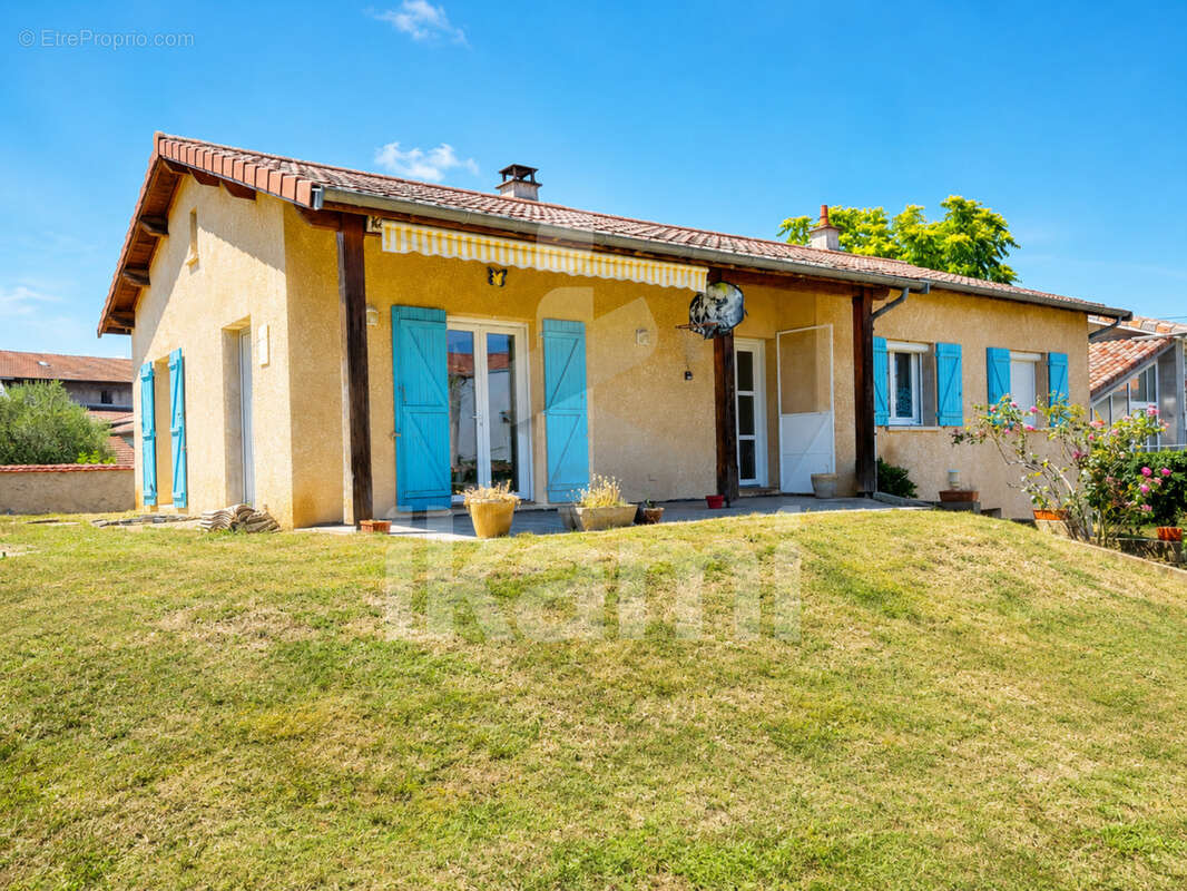 Charmante maison avec beau terrain - photo 2