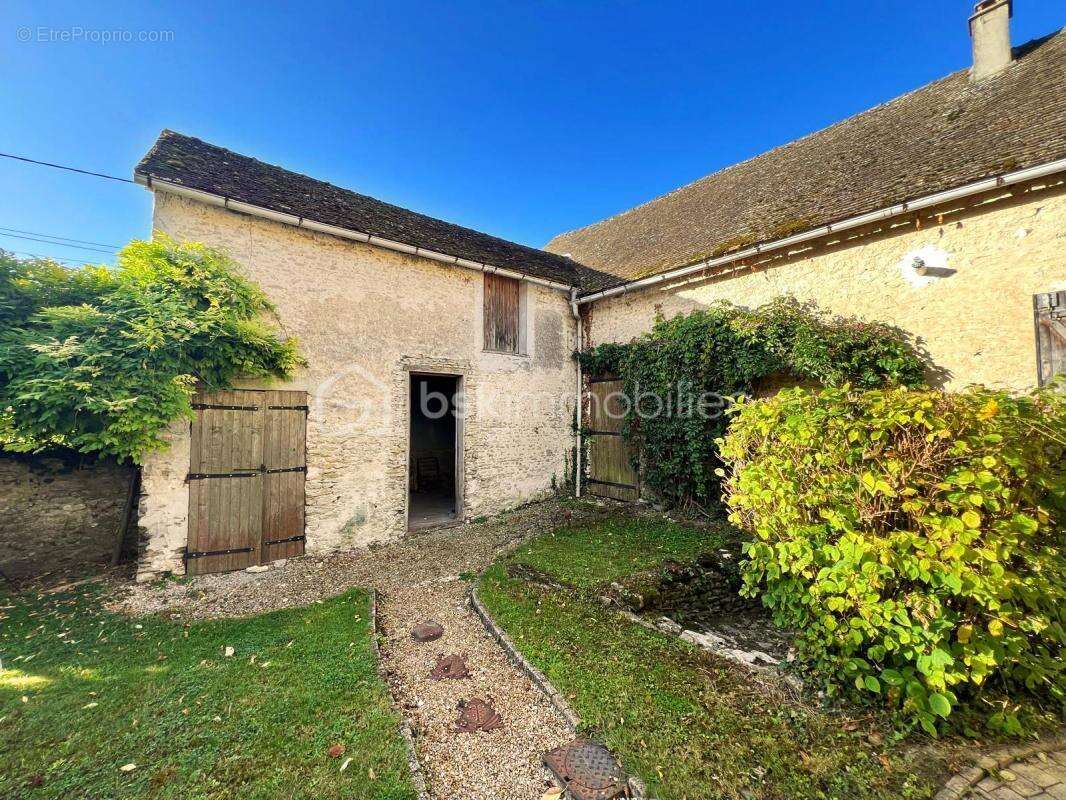 Maison à SAINT-LUBIN-DE-LA-HAYE