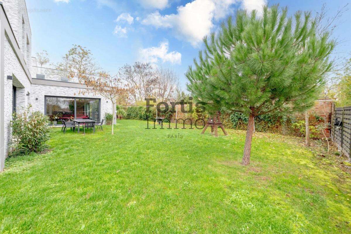 Maison à VERRIERES-LE-BUISSON