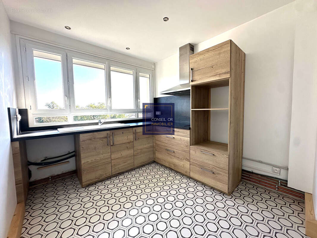 Appartement à SAINT-GENIS-LAVAL