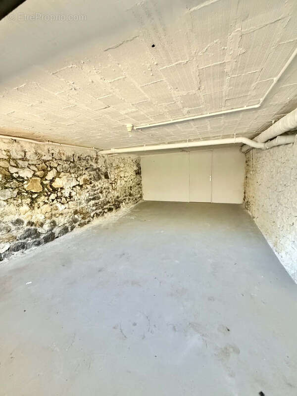 ORCINES   Belle maison familiale de caractère sur terrain de 4 000 m2 - photo 9