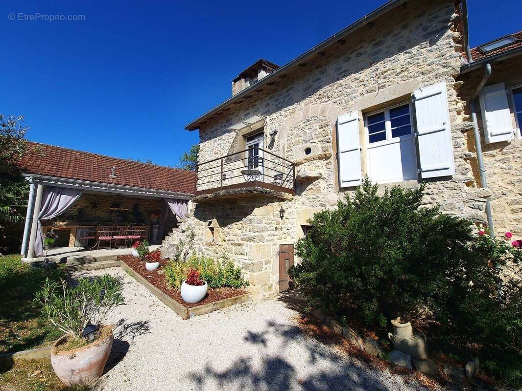 Belle maison en pierres dans un hameau calme - photo 3