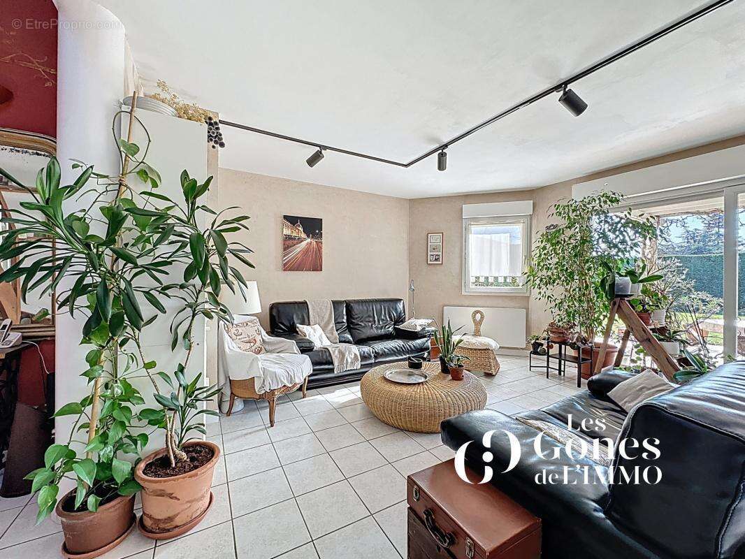 Maison à SAINT-GENIS-LES-OLLIERES