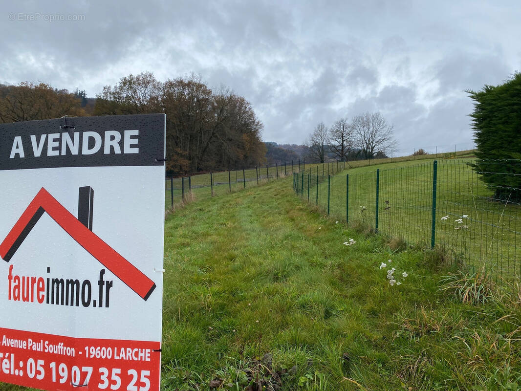 Terrain à AUBAZINES