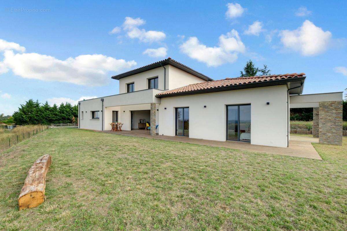 Maison à LACROIX-FALGARDE