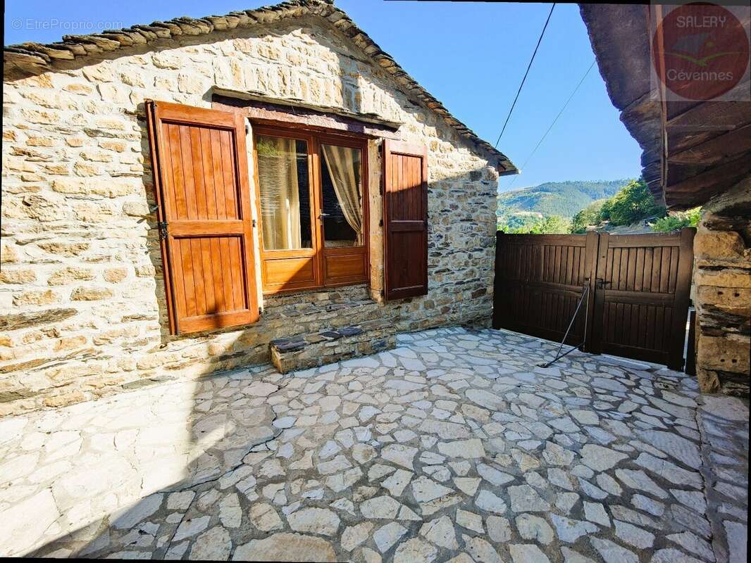 Charmante maison en pierre, terrasses ensoleillées et douceur de vivre - photo 10