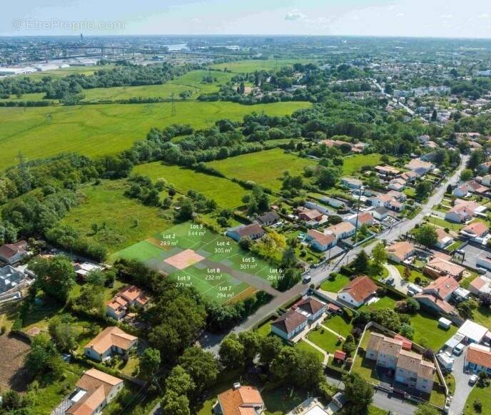 Terrain à BOUGUENAIS
