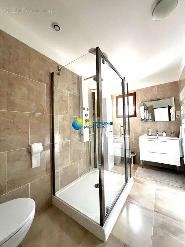 Maison à SIMIANE-COLLONGUE