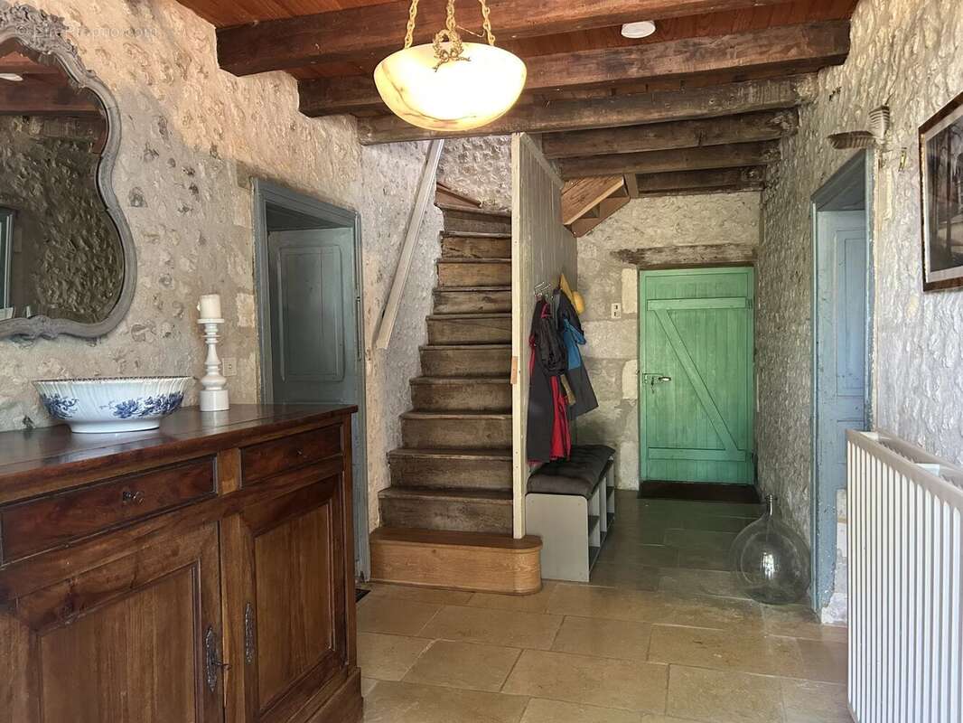 Maison à MONTIGNAC-LE-COQ