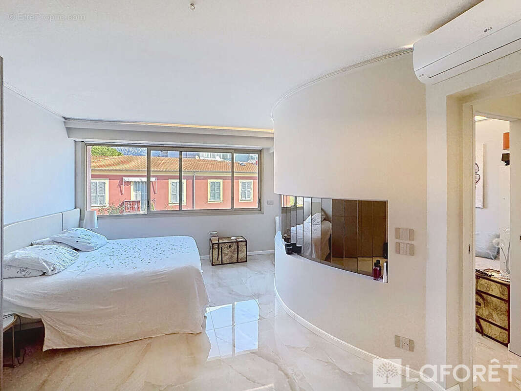 Appartement à ROQUEBRUNE-CAP-MARTIN