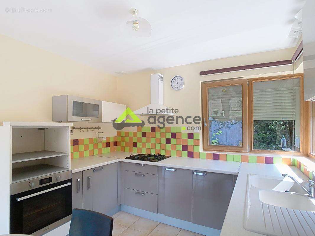 Maison à SAINT-QUENTIN-LA-CHABANNE