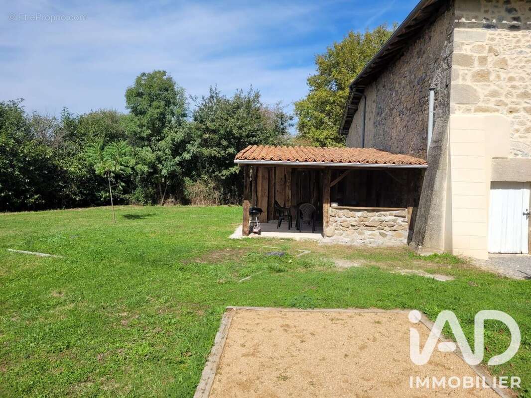 Maison 175 m² à Genouillac  - photo 4