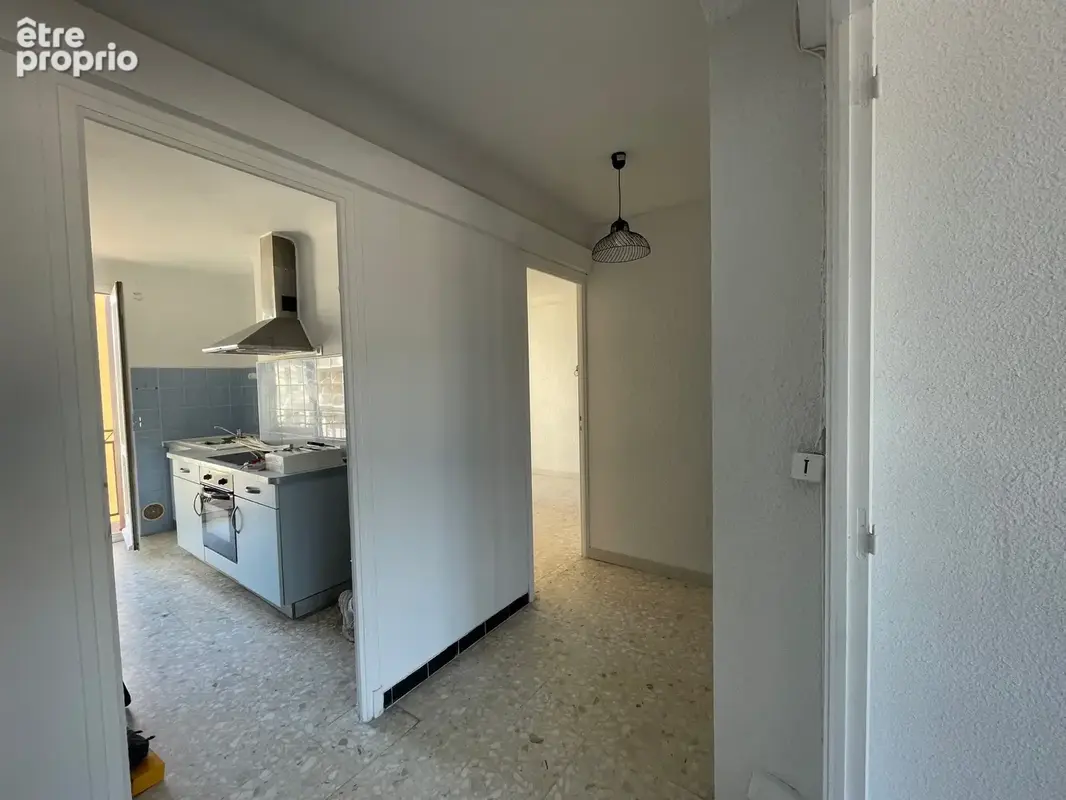 Vente appartement T4 avec balcon, cave et place de parking sécurisée, 66000 Perpignan, quartier de la gare. - photo 4