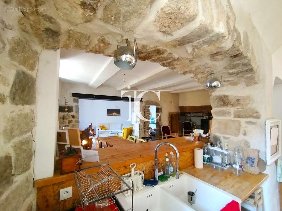 Maison à SAINT-PAUL-LE-JEUNE