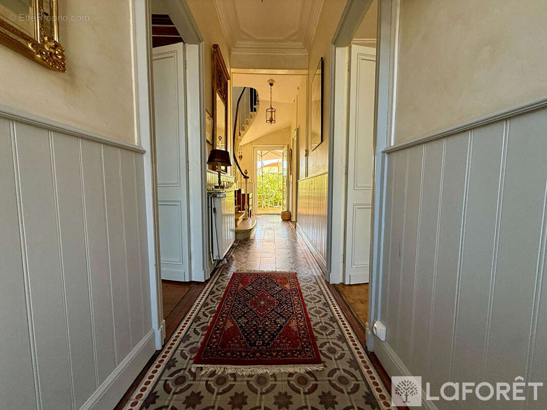Maison de maître de 1843 - Le charme de l'ancien allié au confort moderne - photo 2