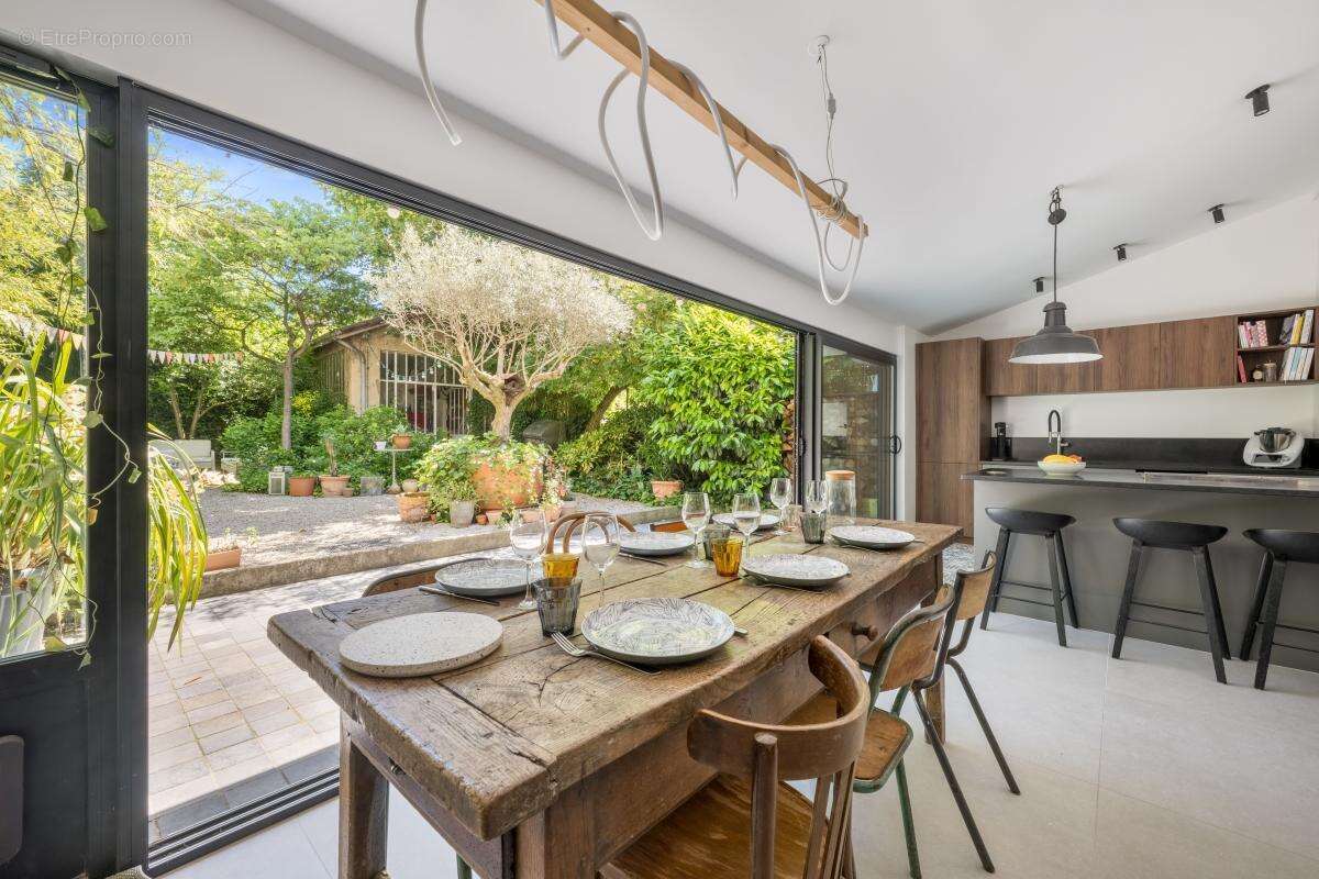 Magnifique maison rénovée avec dépendance au Coeur de Montchat - Coup de coeur assuré ! - photo 5