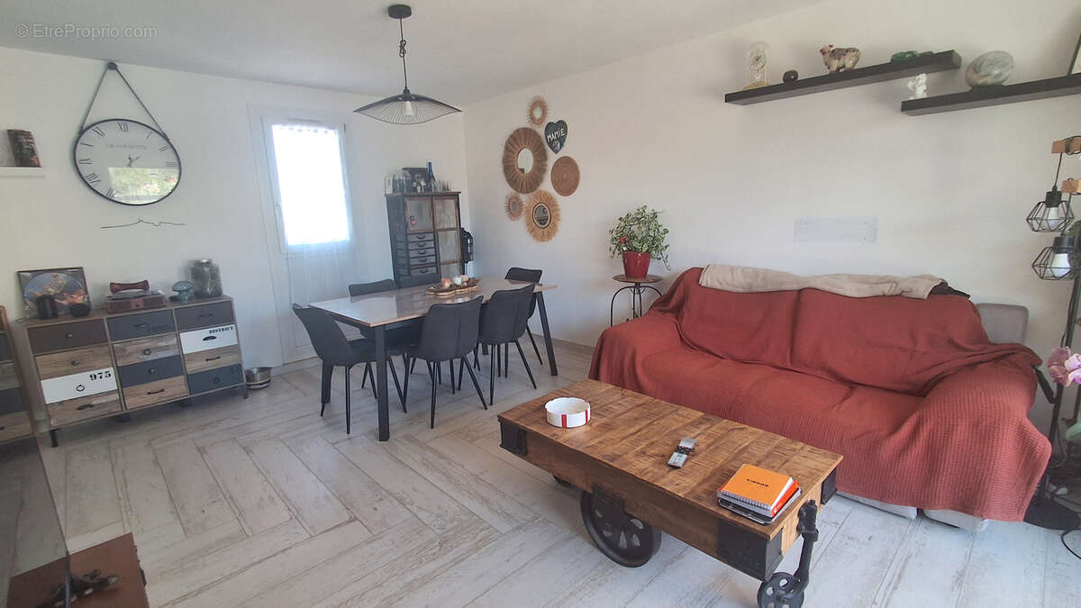 Maison type 4 mitoyenne avec jardin ,garage et 1 place de parking privative - photo 3
