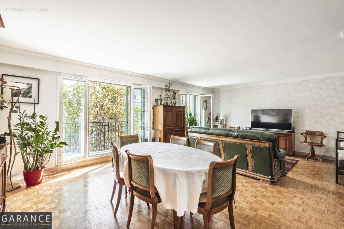 Appartement à PARIS-14E