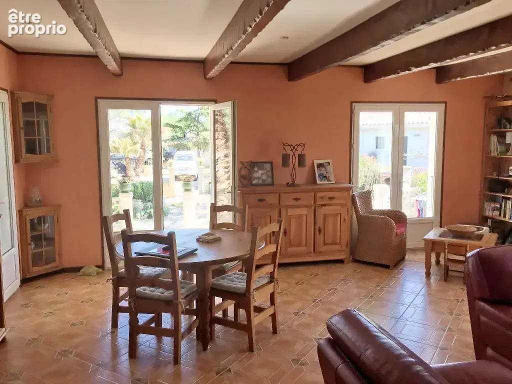Villa plain pied, dépendance et jardin de 2090m² - photo 13