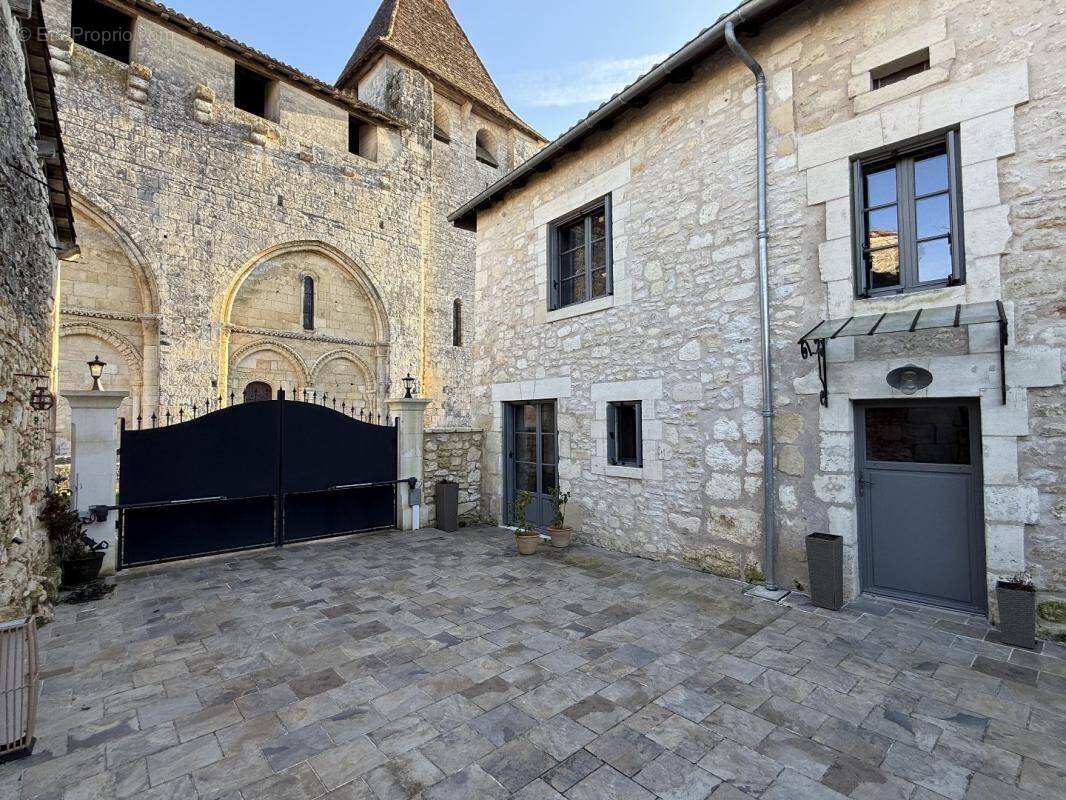 Maison à BOURDEILLES