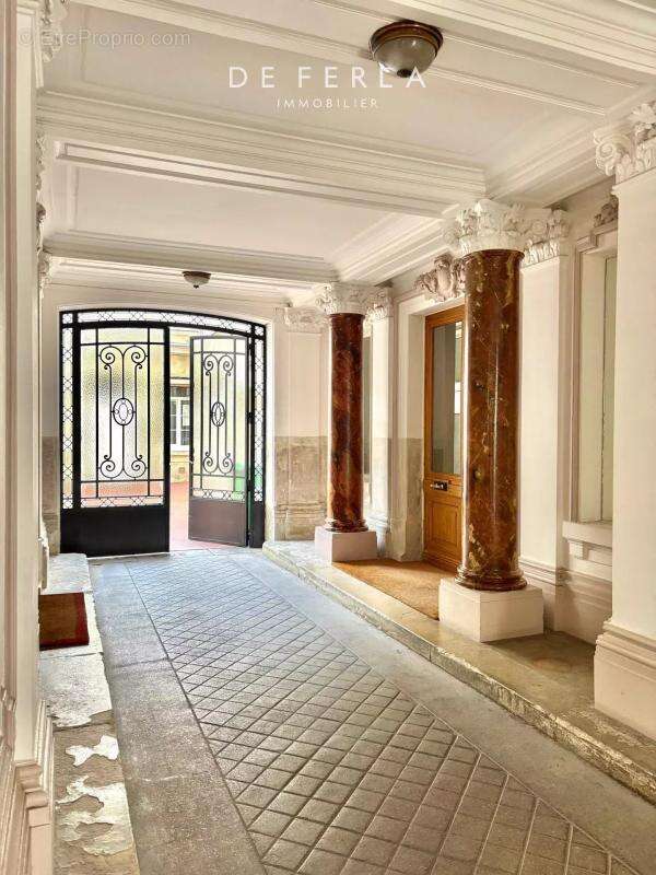 Appartement à PARIS-8E