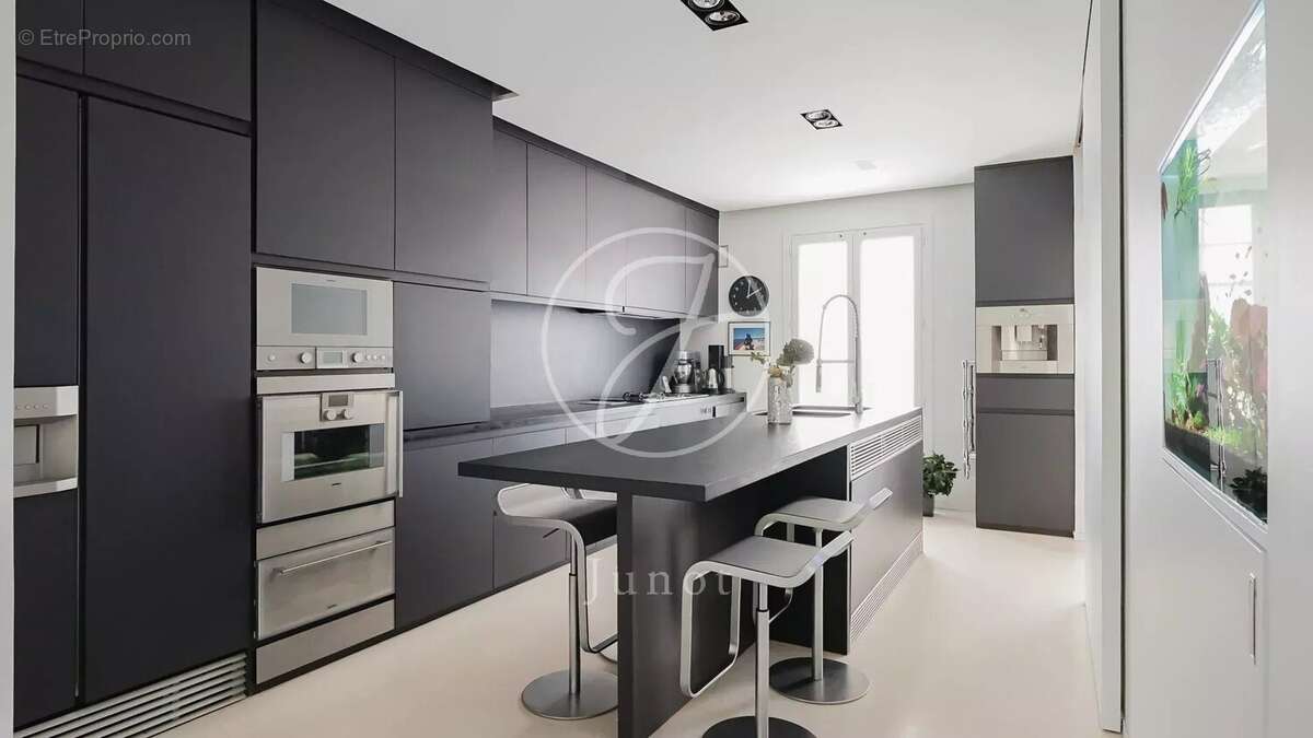 Maison à NEUILLY-SUR-SEINE