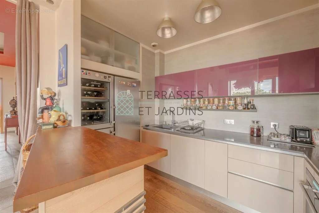 Appartement à LES LILAS