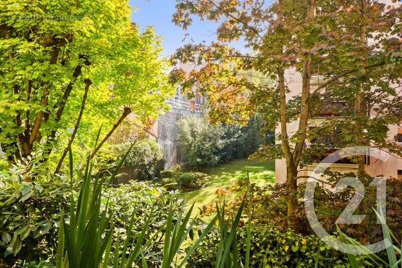 Appartement à NEUILLY-SUR-SEINE