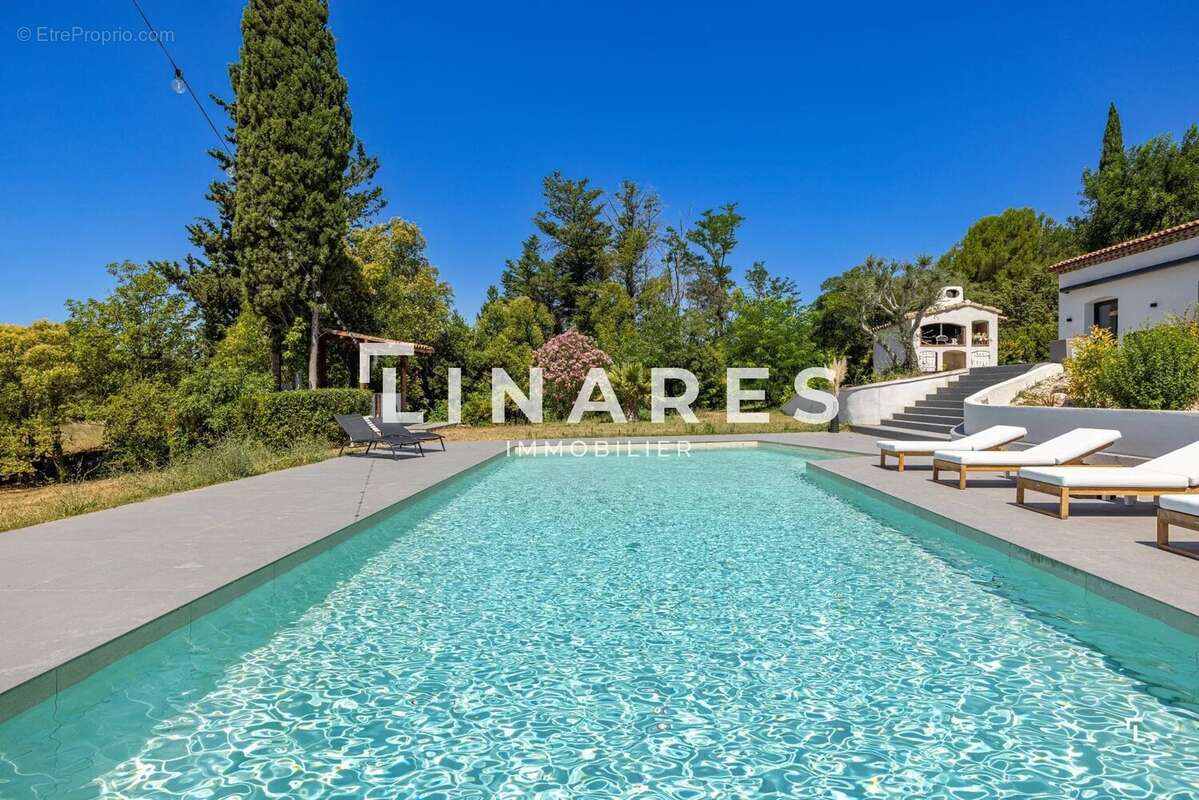L'ICONIQUE - Villa T6 de 343m² - Dépendance - Piscine - Court de tennis - Terrain de 8000m² - 13420 GEMENOS - photo 23