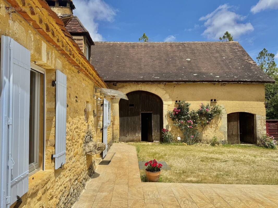 Maison à SAINT-CHAMASSY