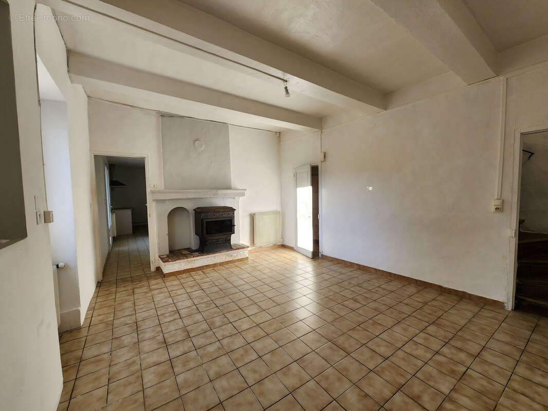 Maison à CAMARET-SUR-AIGUES