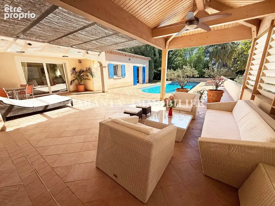 vente propriété 8 pièces Sainte Maxime avec piscine, garage et aperçu Mer à 400m du port. - photo 4