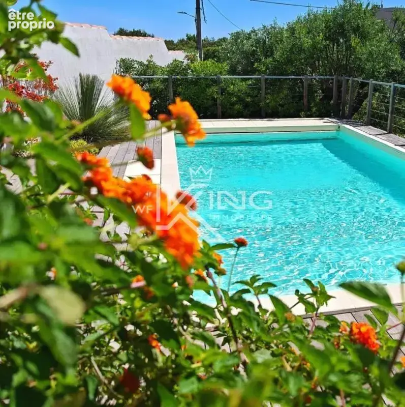 À deux pas de la plage de la Gaillarde, découvrez un bien d'exception aux allures de villa - photo 12