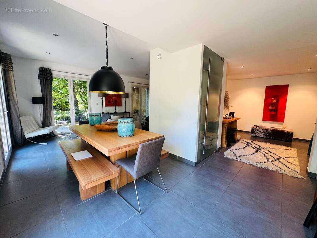 Maison 135 m² à Saint-Martin-De-La-Brasque  - photo 4