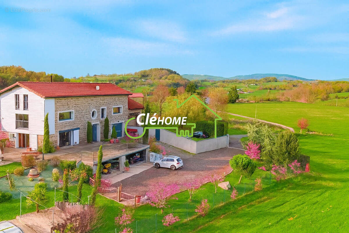 Maison à SAINT-CLEMENT-LES-PLACES