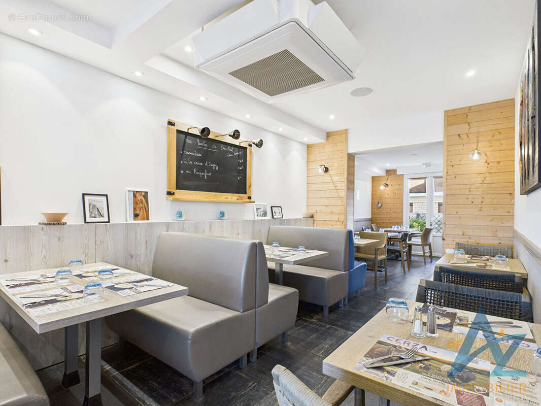 Commerce à MERVILLE-FRANCEVILLE-PLAGE