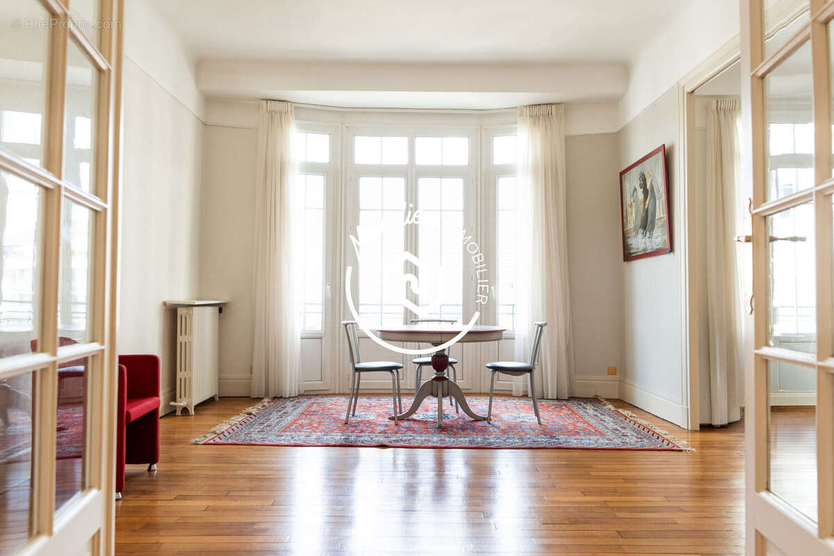 Appartement 147 m² à Tours  - photo 2