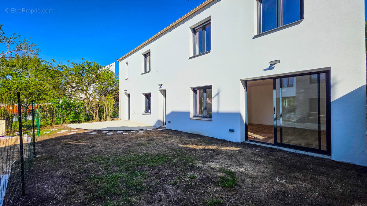 Maison à SARTROUVILLE