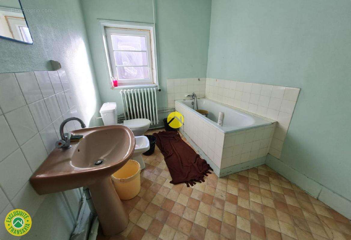 Maison à LUCAY-LE-MALE