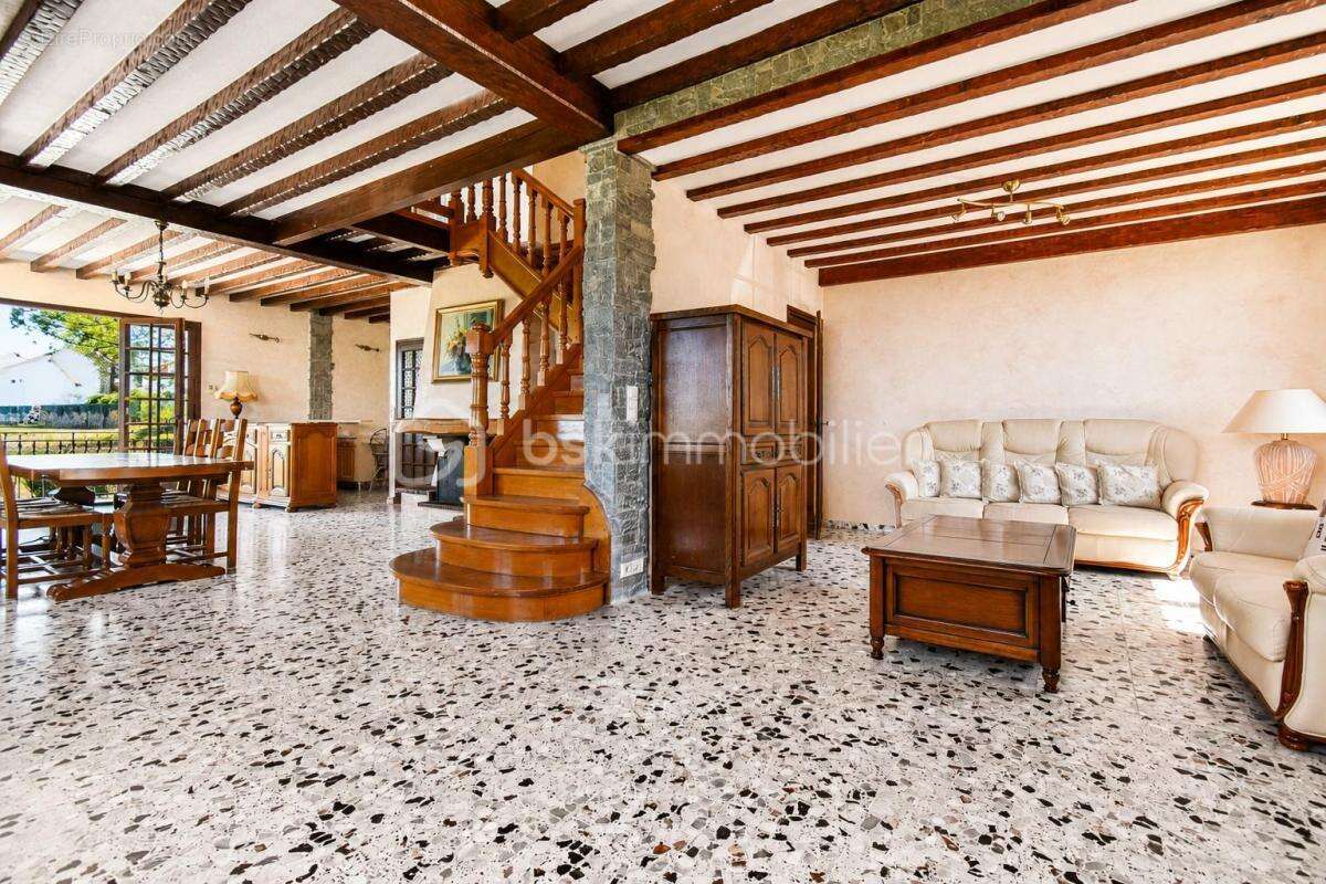Maison lumineuse de 180m2 - Vue Montagnes - Calme et Jardin - photo 6