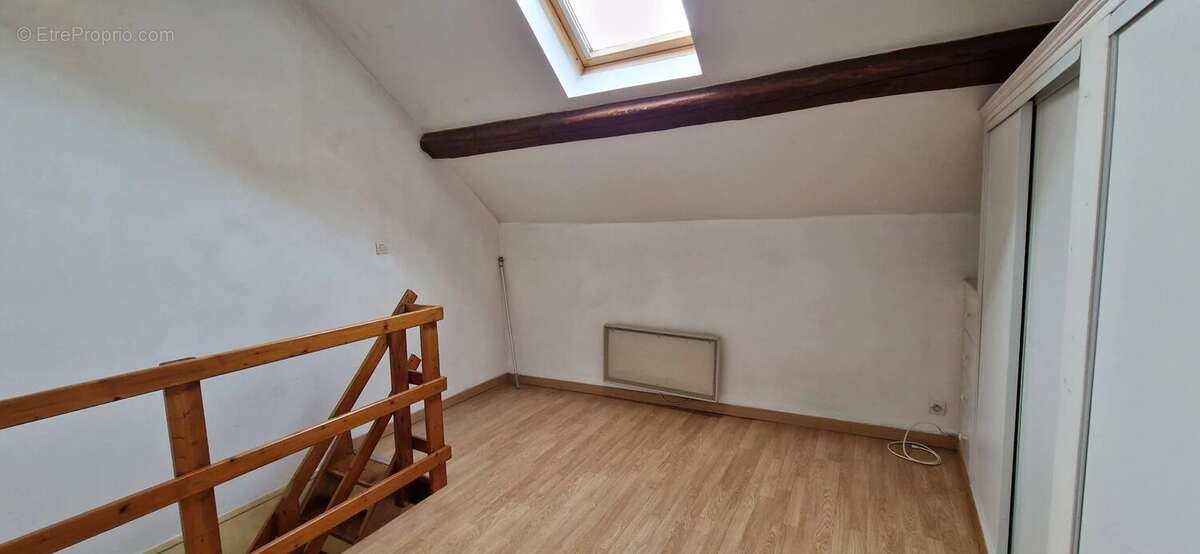 Appartement à VENEUX-LES-SABLONS