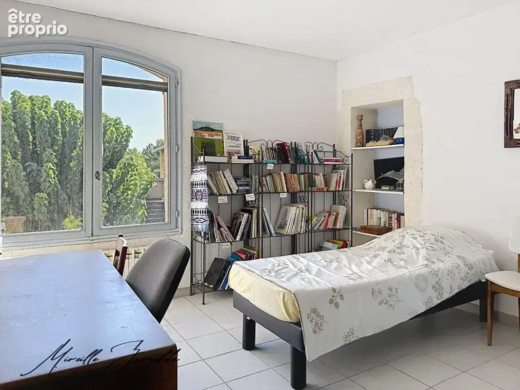 ARLES MAS de 9 pièces  de 202 m²   avec dépendance , garage - photo 10