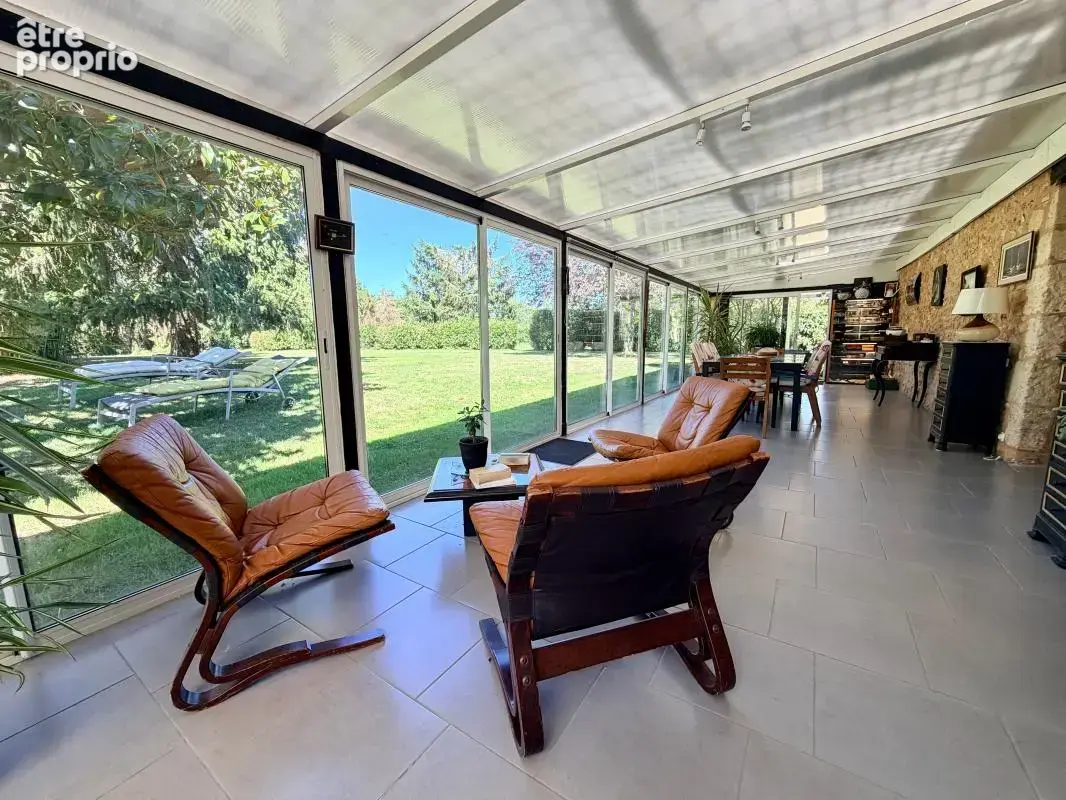 Trois maisons en pierre, piscine et étang - photo 12